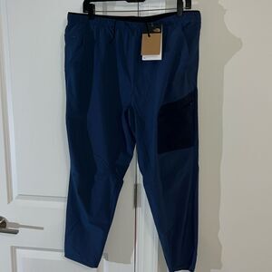 The North Face Men’s Blue Light Stride Water Repellent DRW Cargo Jogger Pants L